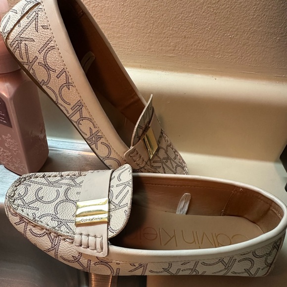 Calvin Klein - Picture 4 of 6